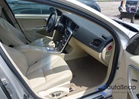 2012 Volvo S60 T5 z USA, uszkodzony, nr VIN YV1622FS6C2094946